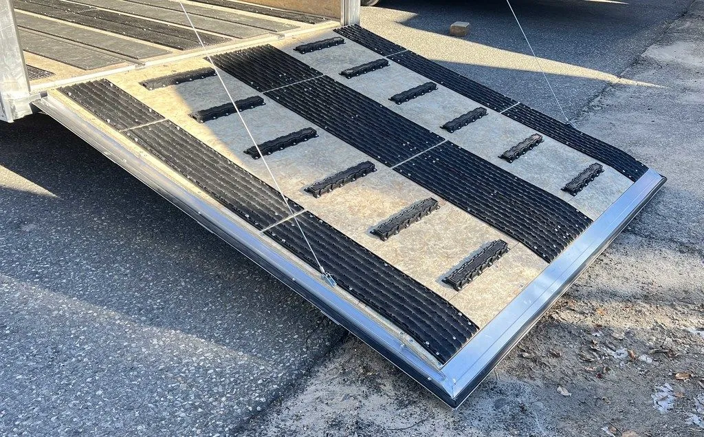 2024 Sno Pro 7.5×22 Aluminum 4-Place Drive In/Out w/Extra Height, Mats & Guides, Canopy