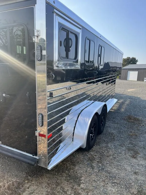 2022 Sundowner 3 Horse Slant GN Trailer