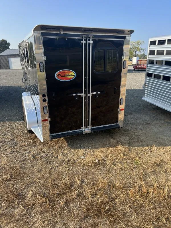 2022 Sundowner 3 Horse Slant GN Trailer