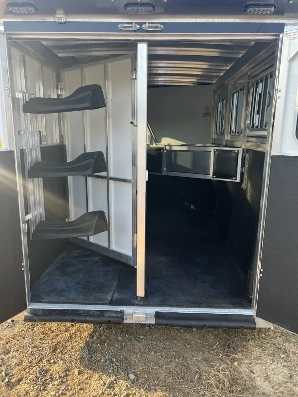 2022 Sundowner 3 Horse Slant GN Trailer