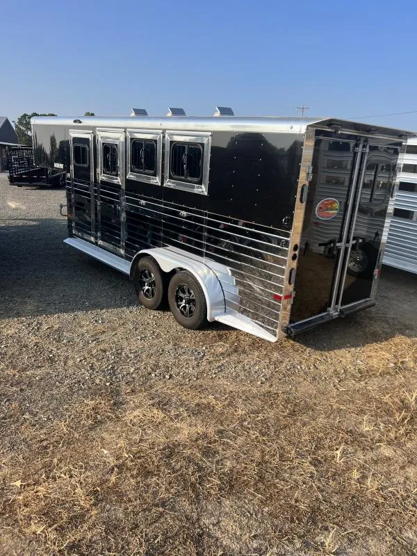 2022 Sundowner 3 Horse Slant GN Trailer