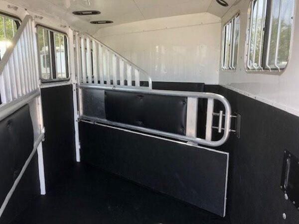 2010 Merhow 3 Horse Slant Load Bumper Pull