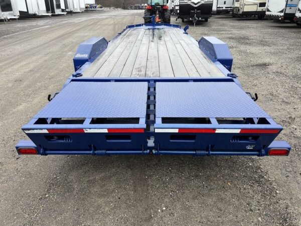 2022 Diamond C 7×24 20K Low Profile Equipment Trailer w/Max Ramps