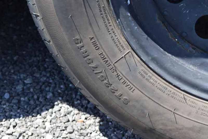 2000 Sundowner 7204GNST 2 Horse Trailer