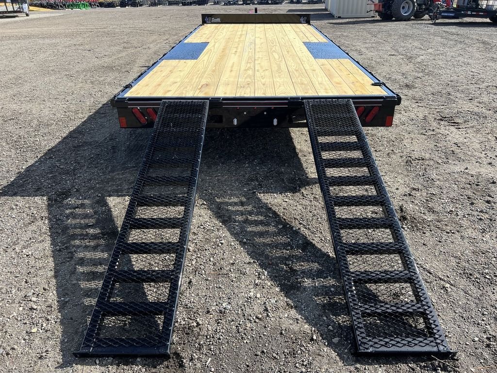 2024 Diamond C 8.5×20 7K Deckover Trailer w/Slide-In Ramps