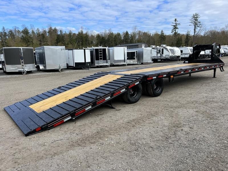 2024 Diamond C 8.5×35 25K Gooseneck Equipment Trailer w/Spare Mount