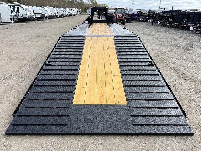 2024 Diamond C 8.5×35 25K Gooseneck Equipment Trailer w/Spare Mount