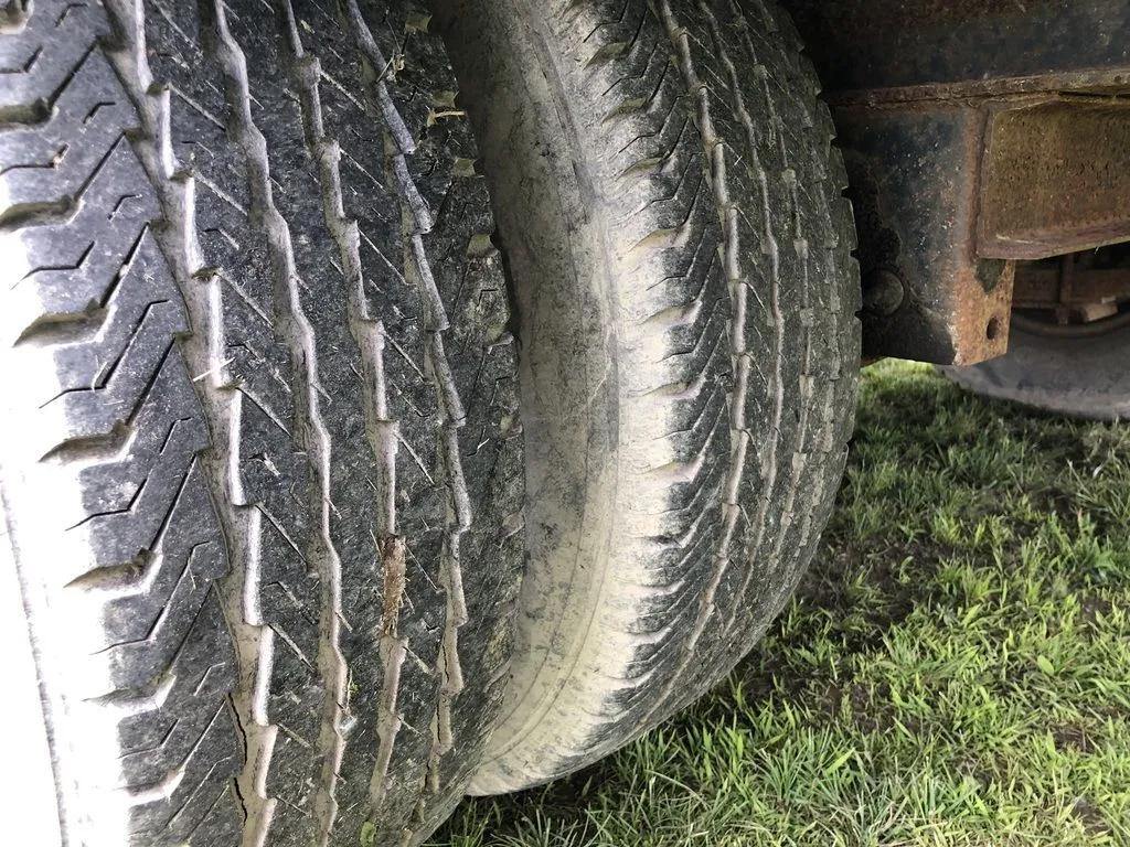 2002 Kaufman Trailers 101X40 Gooseneck Equipment Trailer w/Toolbox